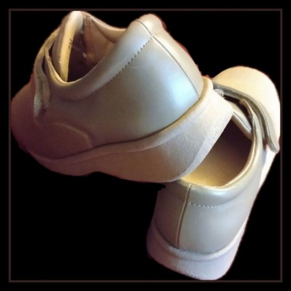 Dr Zen Therapeutic Orthotic Footwear - Picture 3 of 10